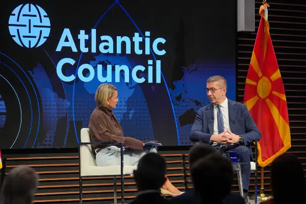 МАКЕДОНИЈА НЕМА ДА ЧЕКА НА ЕУ, СЕ ПОВРЗУВА СО РЕГИОНОТ И ЕНЕРГЕТСКИ И ИНФРАСТРУКТУРНО Мицкоски и во Вашингтон повтори дека без гаранции од Брисел ќе нема нови отстапки