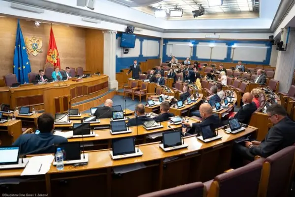 Од јануари минимална плата над 1.000 евра во Црна Гора