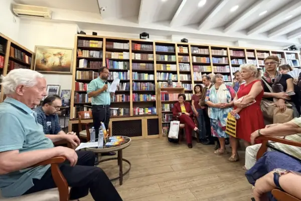 Двојазичната збирка „Раскинување на договорот“ на Сотирис Минас претставена во Скопје