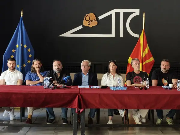 Со премиера на „Федра – Антропологија на една желба“, во режија на Дино Мустафиќ вечерва со отвора новата сезона во Драмски театар