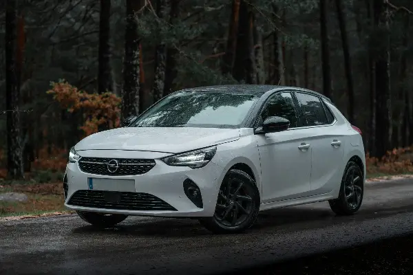 Opel ја претстави новата Astra GSE Line со бензински, хибриден и електричен погон