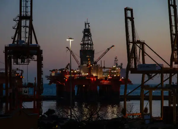 Саудиска Арабија ги прекинува октомвриските испораки на нафта за европски рафинерии