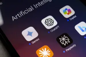 (Видео) Поранешниот шеф на Google: Исклучете ја вештачката интелигенција
