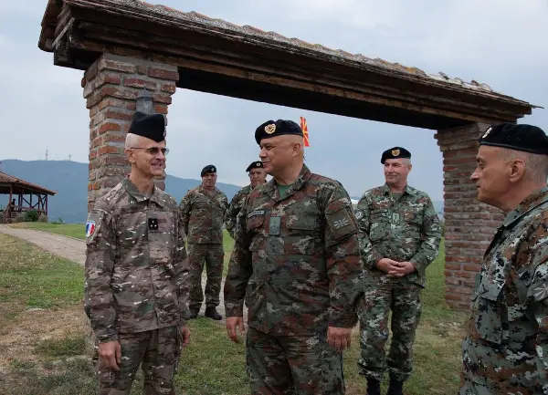 Ешалонот од национални воени претставници при Врховниот штаб на Сојузничките сили во Европа во посета на Армијата