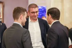 Продолжуваме да го јакнеме македонско-американското стратешко партнерство и да создаваме нови можности, порача Мицкоски по средбата со Марко Рубио