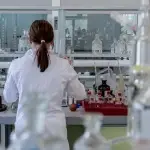 Седум симптоми кои може да укажуваат дека нешто сериозно се случува со бубрезите – еден знак може да го забележите веднаш наутро