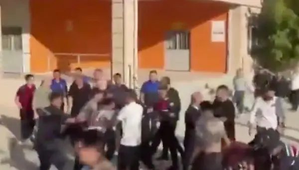 📽️ ЗЕЛ ПУШКА И ПУКАЛ ПРЕД УЧИЛИШТЕ ВО ТУРЦИЈА Најмалку четворица повредени, повеќето се ученици