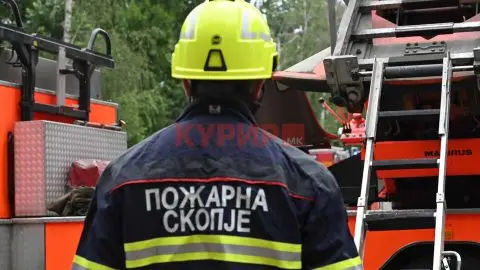 Гори магацин за бои и лакови во Железара