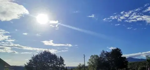 Сончево со мала локална облачност и студено утро