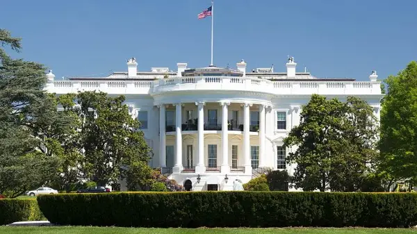 Белата куќа отвори „Трамп ТВ“ откако ги укина акредитациите на дел од медиумите