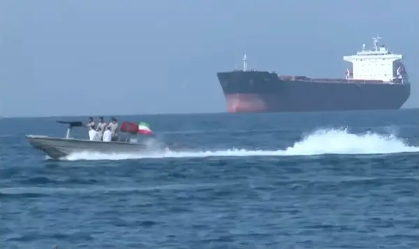 Погоден товарен брод во Ормускиот Теснец