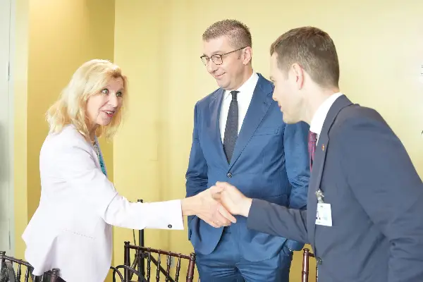 Мицкоски на панел-дискусија: Разговаравме за мирот, дијалогот и стабилна Европа