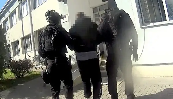 Приведени 13 лица во операцијата „Филтер“ за разбивање организирана група за шверц на цигари, Царинската управа врши претреси на над 20 локации