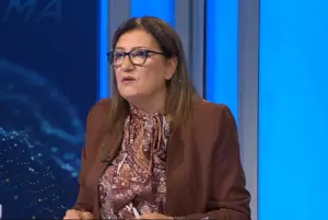 Тренчевска: Владата има пари за диџеј и 50 луѓе во Америка, а нема пари за поголеми плати
