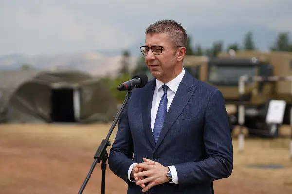 „Јасно и гласно до СДС и Филипче, вие со Заев што ја распродававте Македонија за личен профит, згради и станови во Дубаи сте во длабока опозиција“, вели ВМРО-ДПМНЕ