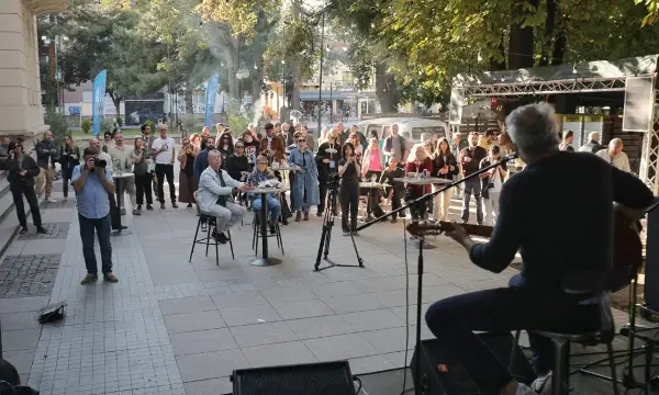 Светска екслузива што ќе се памети: Оскаровецот Воли Фистер со гитара во рацете испиша историја на „Браќа Манаки“!