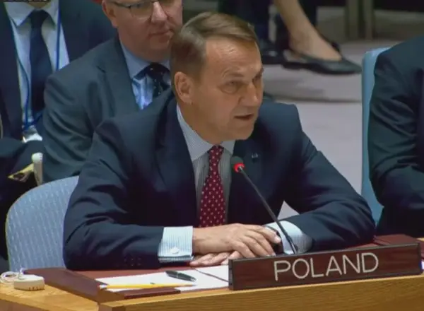 СИКОРСКИ ШПЕКУЛИРА: Русија можеби спрема голема операција годинава со напад под лажно знаме за да оправда нова мобилизација