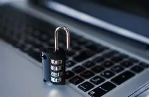 Хакерска група тврди дека има медицински картони на илјадници агенти на ФБИ: Се закануваат дека ќе ја објават целата база на податоци