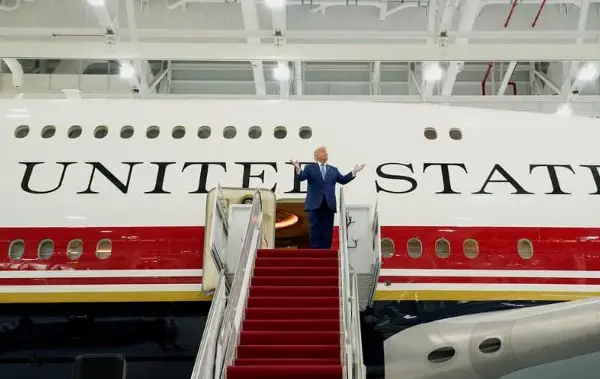 Продолжува војната на Трамп со медиумите: Блокиран пристапот на Си-Ен-Ен до претседателскиот авион