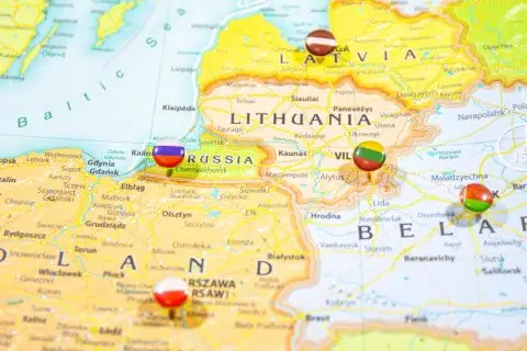 Во Литванија граѓаните во засолништа поради непознат летачки објект