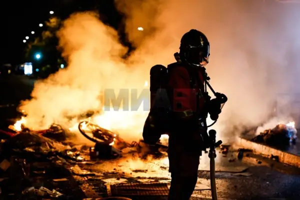 По насилните протести во Франција, Лекорни побара воведување делумен полициски час