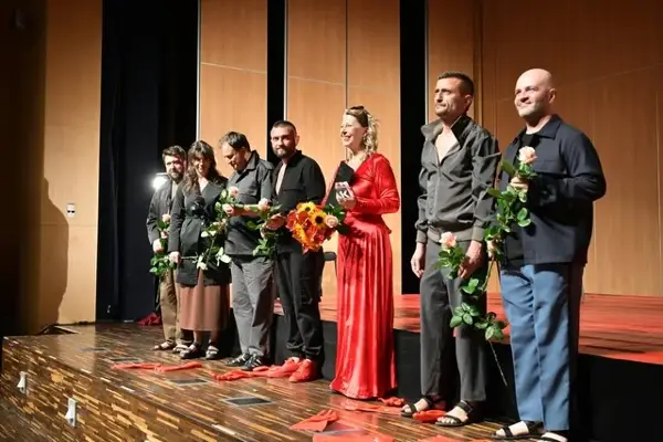 Уште еден успех на НУ Народен театар Битола, преполна сала за „Кориолан“ во Полска