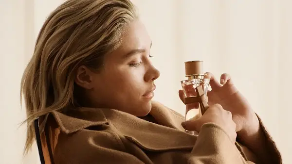 Max Mara го лансира првиот парфем со Shiseido — со мала помош од Флоренс Пју