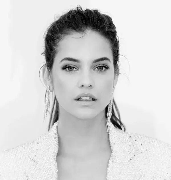 (Фото/Видео) Најубавата Унгарка прошета на пистата на „Victoria’s Secret“ само шест недели откако се породи