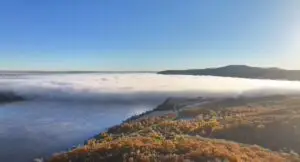 (фото) Море од облаци ja претвори реката Хејлунгџијанг во есенска бајка
