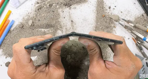 Galaxy Z Fold8 Ultra го издржа првото свиткување, ни второто беше кобно
