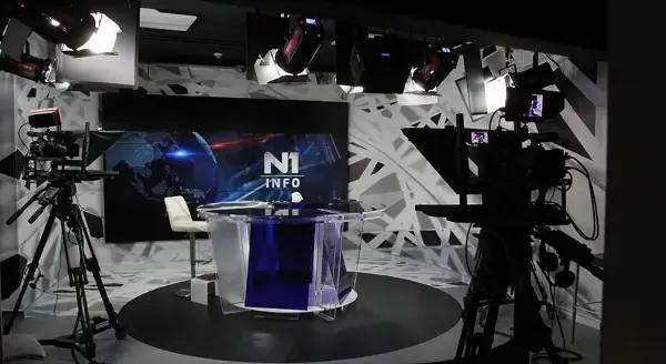 Десет новинари од телевизијата N1 дадоа отказ