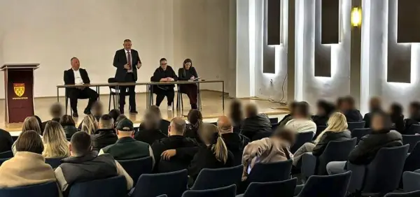 Средба на министерот Клековски со повредени од пожарот во „Пулс“