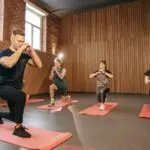 Како треба да вежбате на 20, 30, 40 и по 60 години? Фитнес-експерт открива што му е потребно на телото во секоја возраст