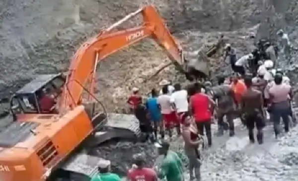 (Видео) 14 загинати при уривање на нелегален рудник за злато во Колумбија