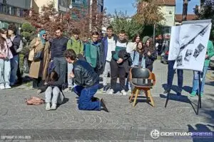 Младински перформанс во Гостивар: Емпатија и почит, наместо врсничко насилство!
