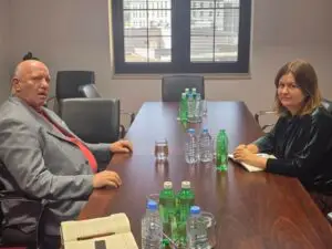 Божиновска и Азески разговараа за новата енергетска стратегија, рударството и законските измени