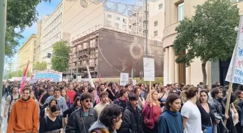 Национални штрајкови и протести во Грција поради зголемените трошоци