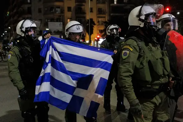 ГРЦИЈА НА НОЗЕ, ШТРАЈКОВИ И ПРОТЕСТИ ПРОТИВ СКАПОТИОТ ЖИВОТ Студентите бараат поевтини кирии и повеќе пари за образованието