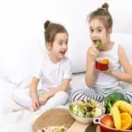 10 намирници што природно го поддржуваат имунитетот кај децата