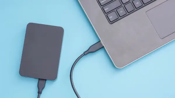 Microsoft од јануари ќе ги блокира надворешните дискови форматирани со ReFS во Windows