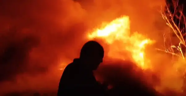 (Видео) Голем пожар на дива депонија меѓу Дабиле и Петралинци, струмичките пожарникари на терен