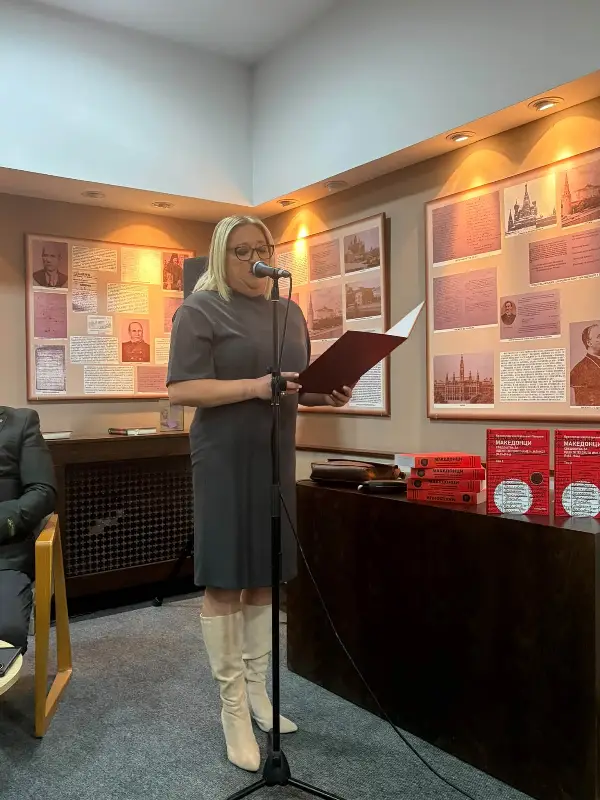 „Историјата зборува низ книгите“: во „Браќа Миладиновци“ промовирана книгата „Македонци“