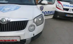 Жена повредена при работа во училиште во Гостивар пренесена во болница
