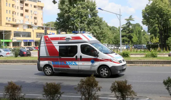 Повредено лице чекало помош, но Итната помош не испратила екипа – кривични пријави за двајца вработени во Тетово