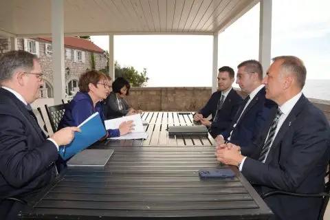 Мицкоски со претседателката на ЕБОР: Разговарано за унапредување на соработката и поддршката на развојните приоритети
