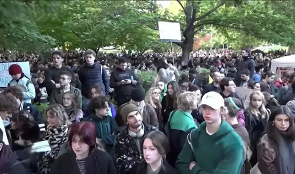 ФРАНЦУСКИОТ ВИРУС ЈА ЗАФАТИ И АВСТРИЈА Во Виена на протест излегоа студентите и професорите