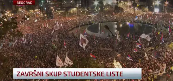 (Видео) Масовен студентски митинг во Белград пред изборите: Во недела завршуваме со годините на понижувања и предавства