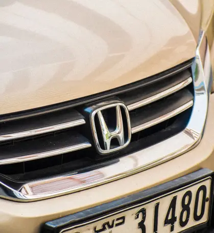 Honda претстави безжично полнење на електрични возила преку патната инфраструктура