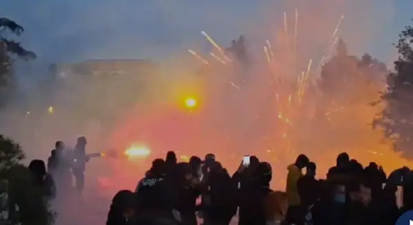 (ВИДЕО) Насилни протести во Тирана: Запален влезот на Министерството за земјоделство, има и повредени