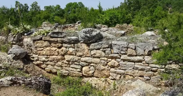 Мистериозната тврдина меѓу Охрид и Струга што сѐ уште го крие своето вистинско име